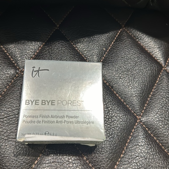 IT Cosmetics Bye Bye Pores – Poreless Finish Loose Setting Powder $32 each - Picture 6 of 6